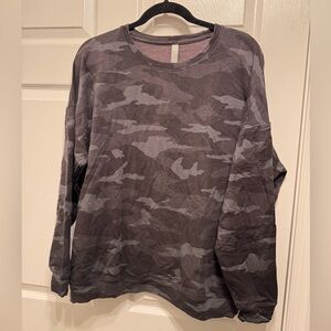 Athleta Heathered Gray Camo ong Sleeve Top